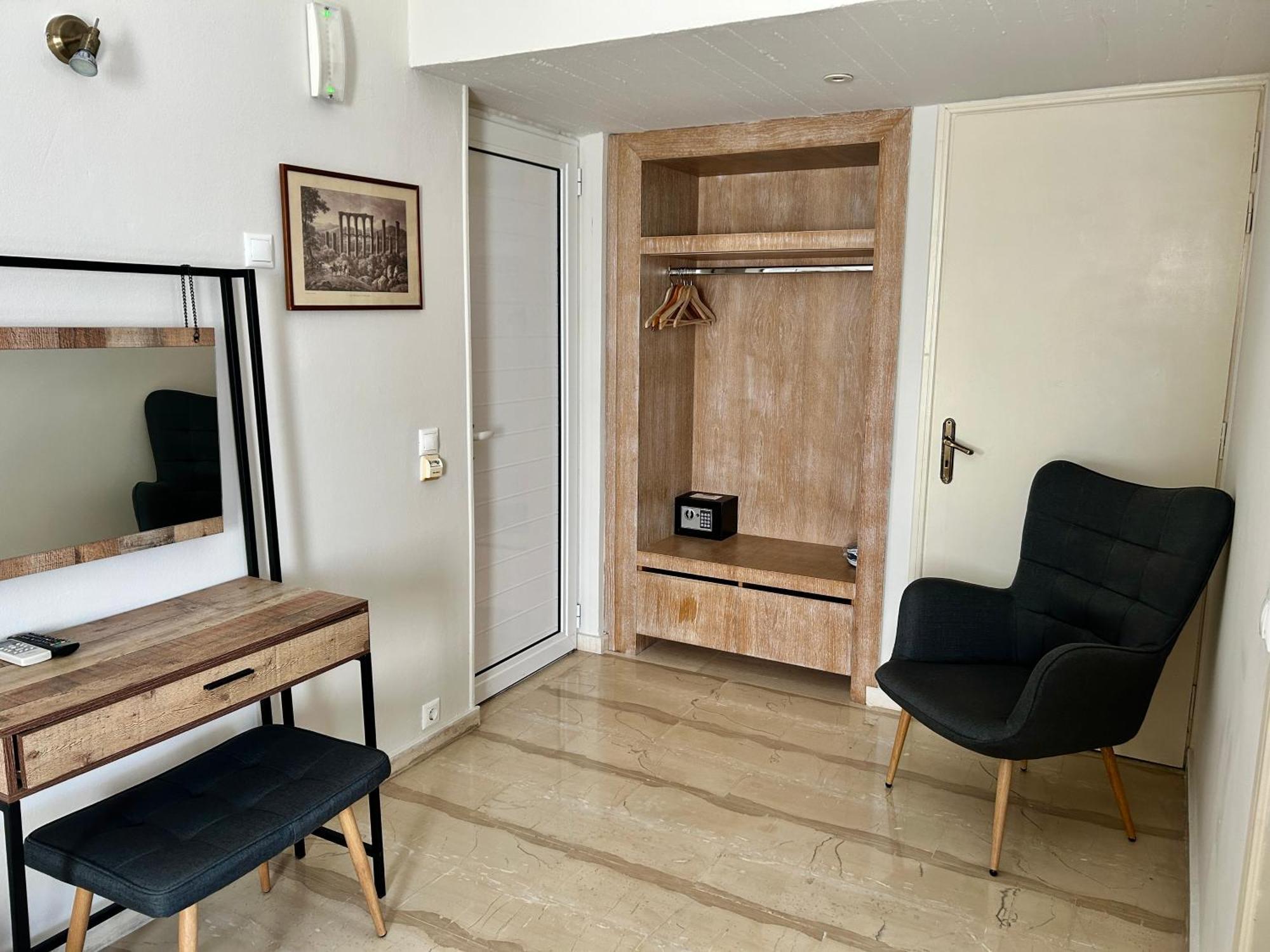 Апарт-отель The Loriet 4*