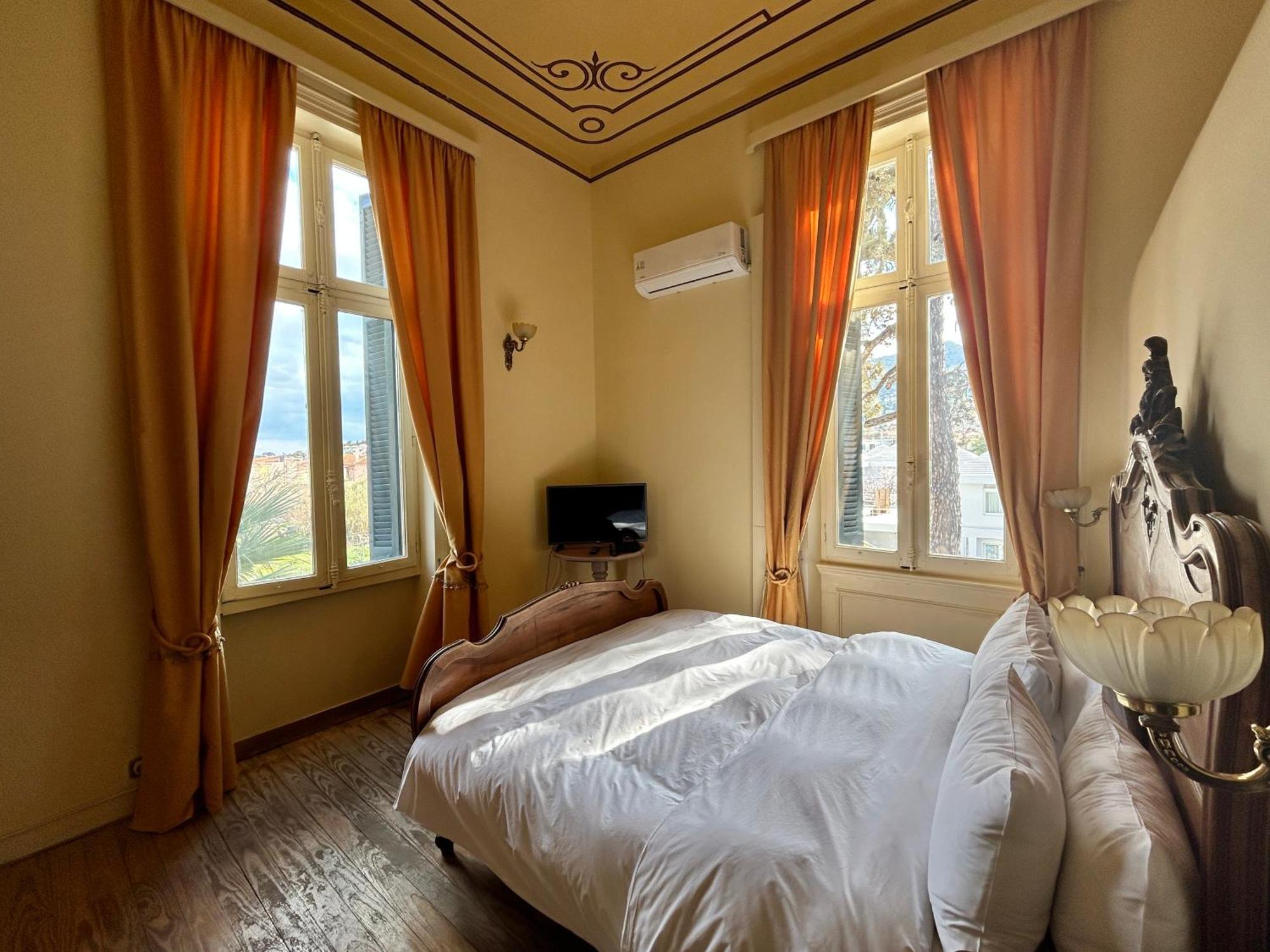 The Loriet 4* Митилини